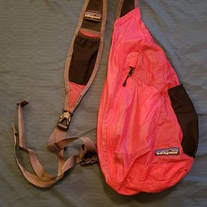 Patagonia Red Light CrossBody Travel Bag W/Zippers